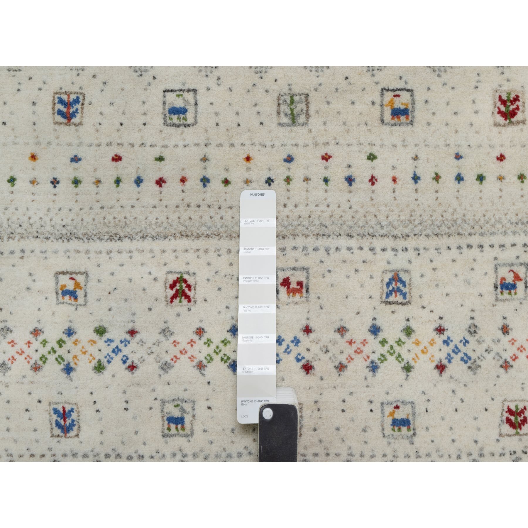 8'1"x10' Swan White, Modern, Lori Buft Gabbeh with Small Animal Figurines, Thick and Plush, 100% Wool, Hand Knotted, Oriental Rug Sh91345