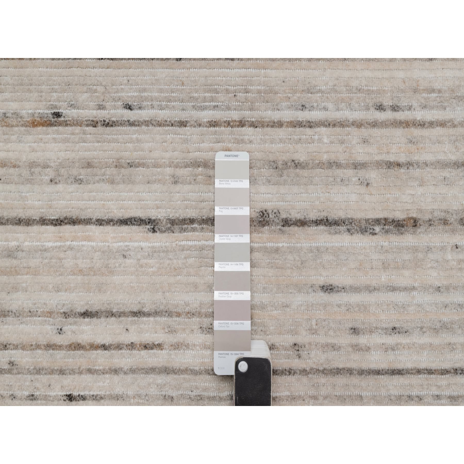 5'x8' Bone White, Variegated Textured Modern Design, Natural Wool, Hand Loomed, Thick and Plush, Oriental Rug Sh91350