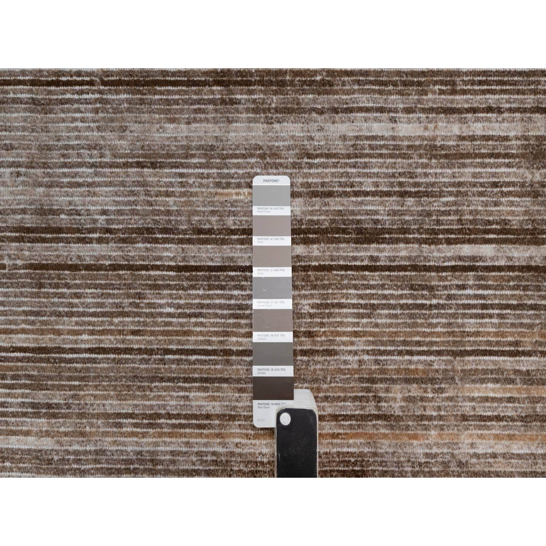 5'1"x8'1" Chocolate Brown, Thick and Plush, Variegated Textured Modern Design, Pure Wool, Hand Loomed, Oriental Rug Sh91351