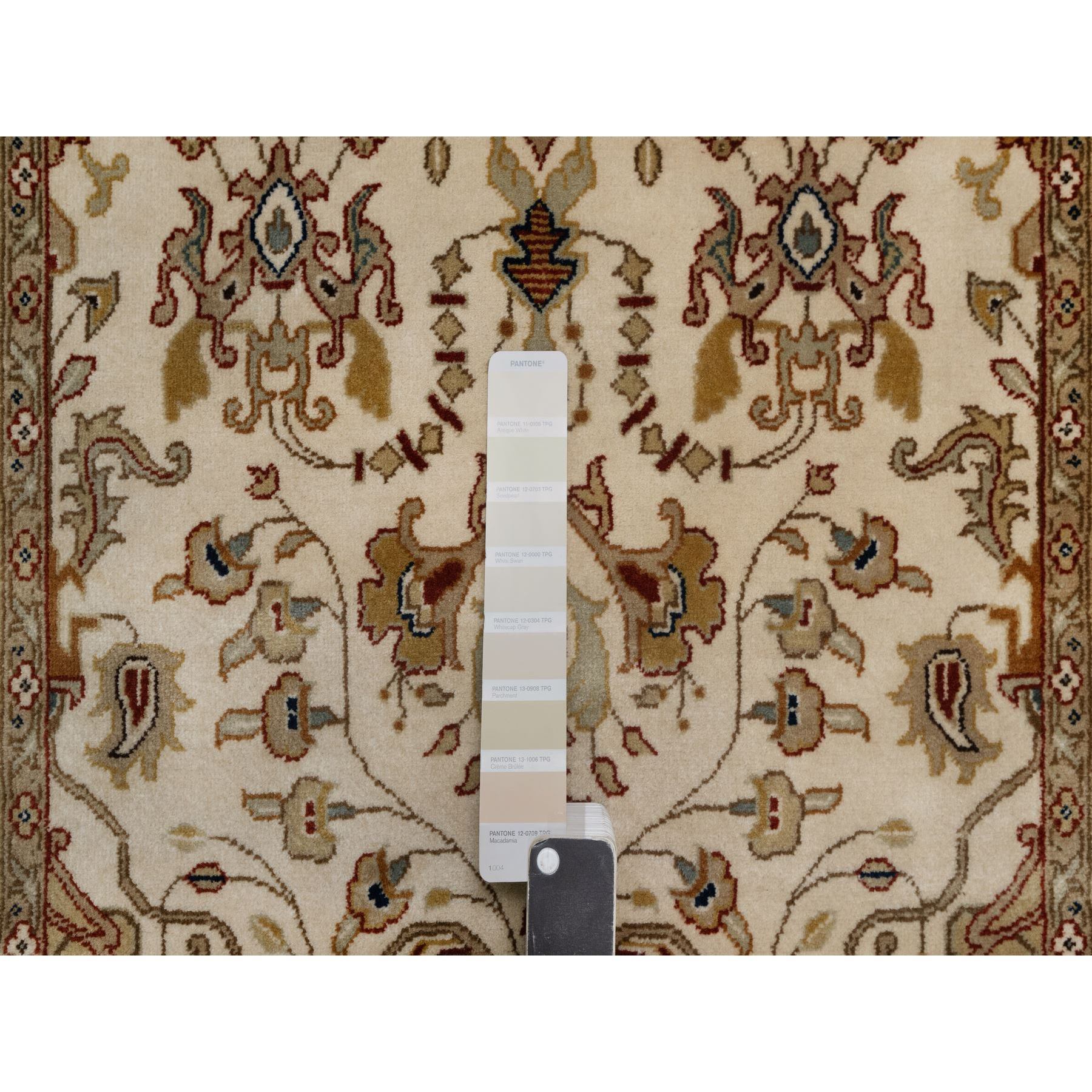 2'9"x5'1" Parchment White, Kashan Design, 300 KPSI, Hand Spun New Zealand Wool, Hand Knotted, Oriental Rug Sh91408