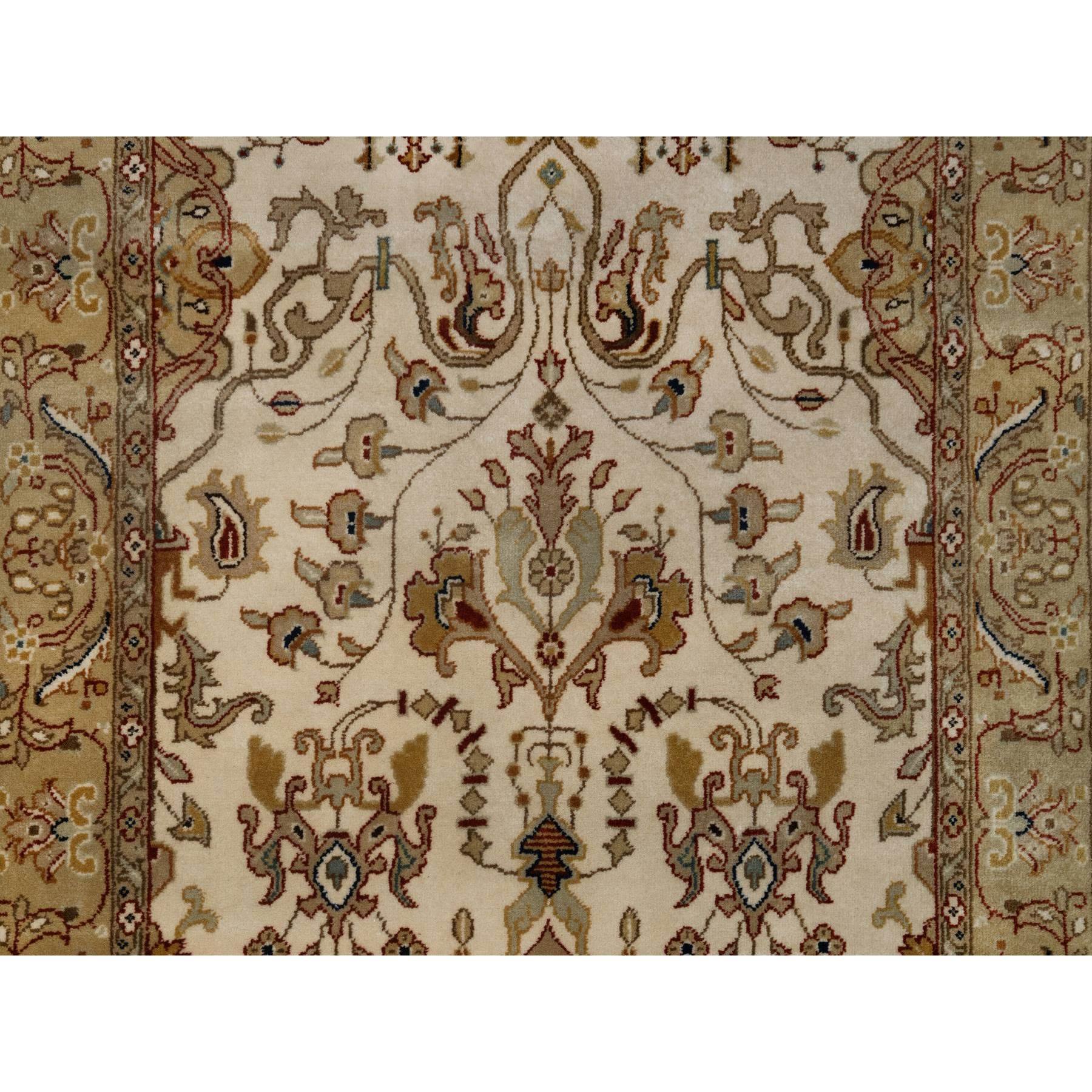 2'9"x5'1" Parchment White, Kashan Design, 300 KPSI, Hand Spun New Zealand Wool, Hand Knotted, Oriental Rug Sh91408