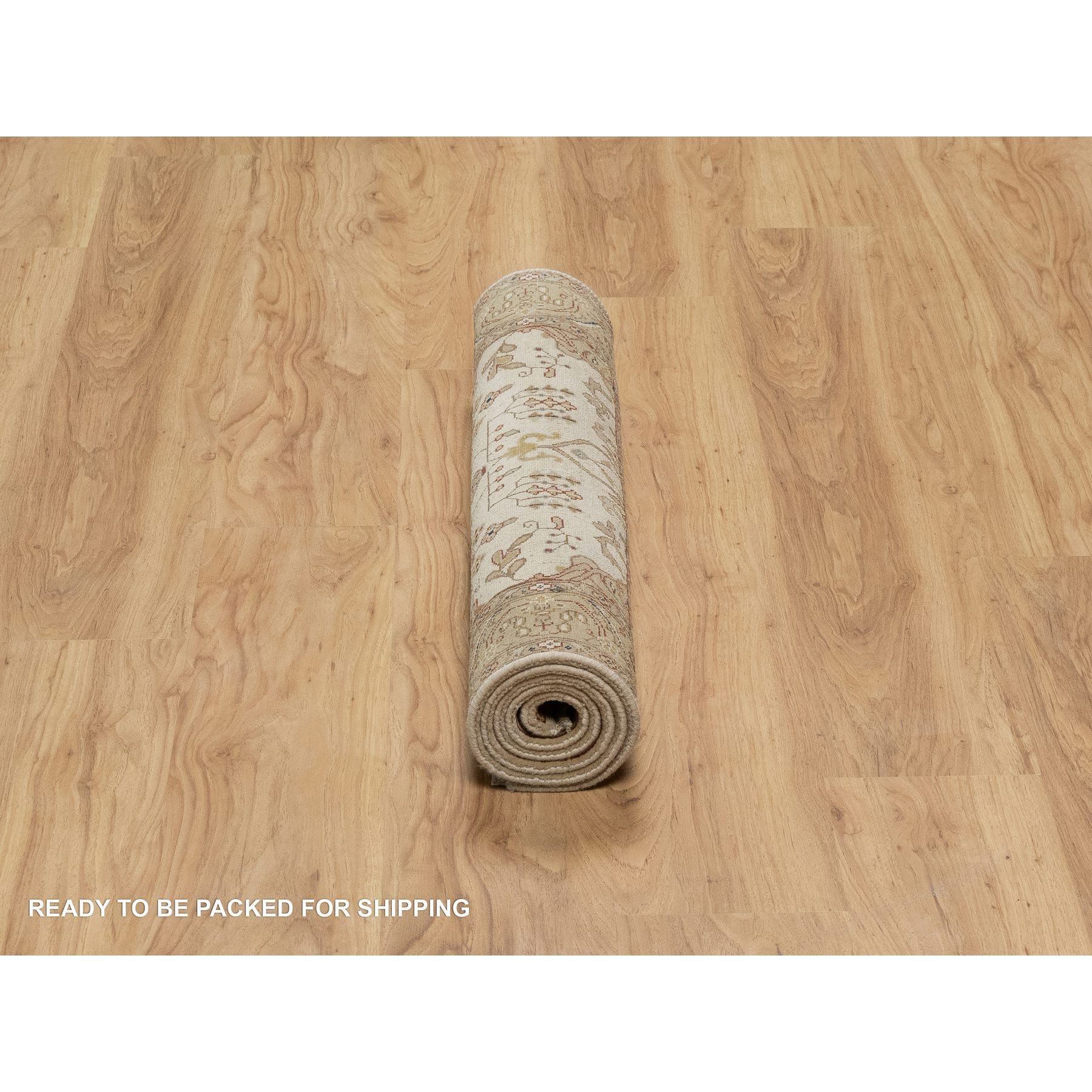 2'9"x5'1" Parchment White, Kashan Design, 300 KPSI, Hand Spun New Zealand Wool, Hand Knotted, Oriental Rug Sh91408