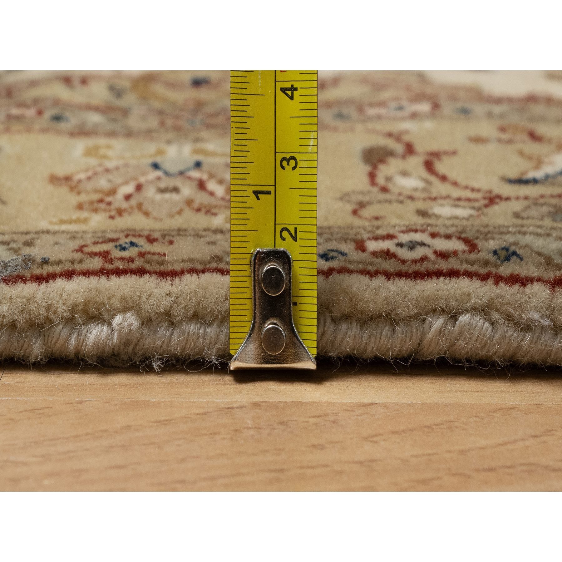2'9"x5'1" Parchment White, Kashan Design, 300 KPSI, Hand Spun New Zealand Wool, Hand Knotted, Oriental Rug Sh91408